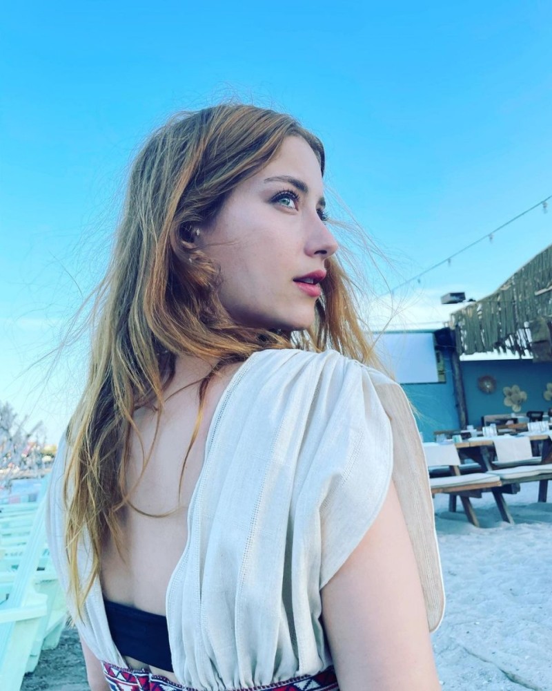 hazal kaya tatil sezonunu acti 1